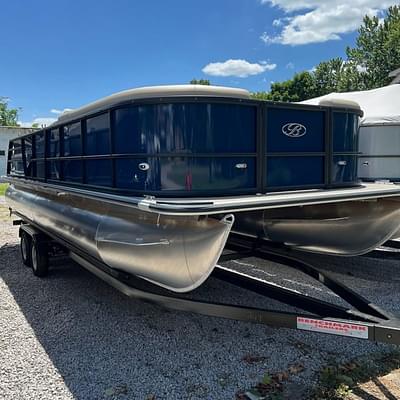 BOATZON | Bentley Pontoons Legacy 240 Swingback 2024