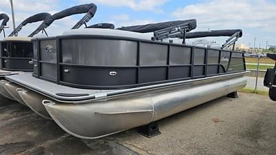 BOATZON | Bentley Pontoons Legacy 243 Swingback 2024