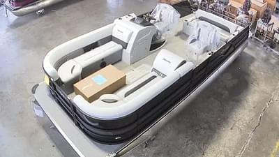 BOATZON | Bentley Pontoons Legacy 243 Swingback 2025