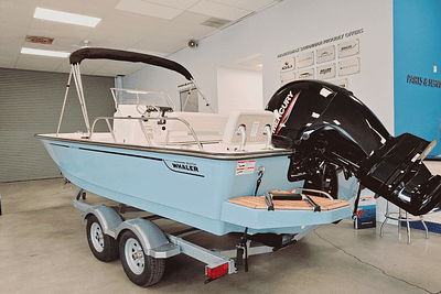 BOATZON | Boston Whaler 190 Montauk 2025