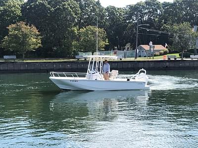 BOATZON | Boston Whaler 210 Monauk 2020