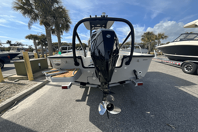 BOATZON | Boston Whaler 210 Montauk 2024