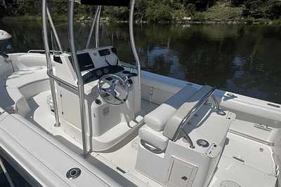 BOATZON | Boston Whaler 210 OUTRAGE 2005