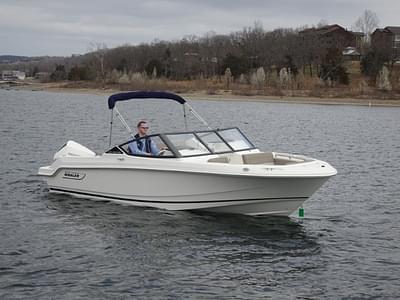 BOATZON | Boston Whaler 210 Vantage 2024