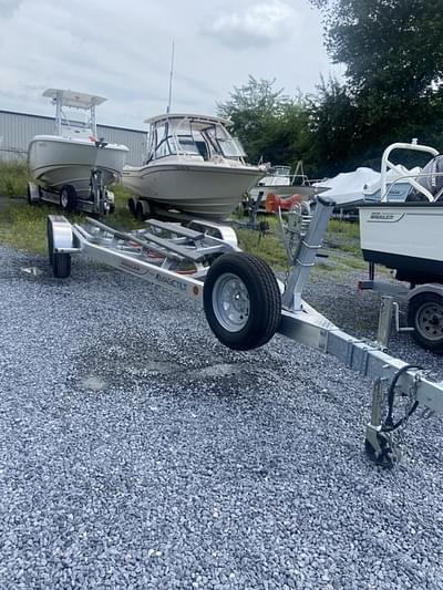 BOATZON | Boston Whaler 210 Vantage 2024