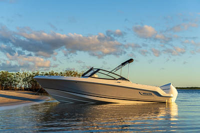 BOATZON | Boston Whaler 210 Vantage 2025