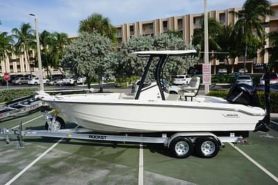 BOATZON | Boston Whaler 220 Dauntless 2024