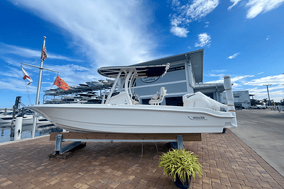 BOATZON | Boston Whaler 220 Dauntless 2025