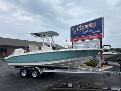 BOATZON | Boston Whaler 220 Dauntless 2025 BOATZON | Boston Whaler 220 Dauntless 2025