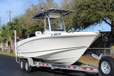 BOATZON | Boston Whaler 220 Outrage 2011