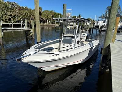 BOATZON | Boston Whaler 220 Outrage 2012