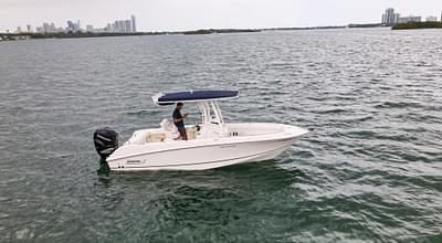 BOATZON | Boston Whaler 220 Outrage 2015