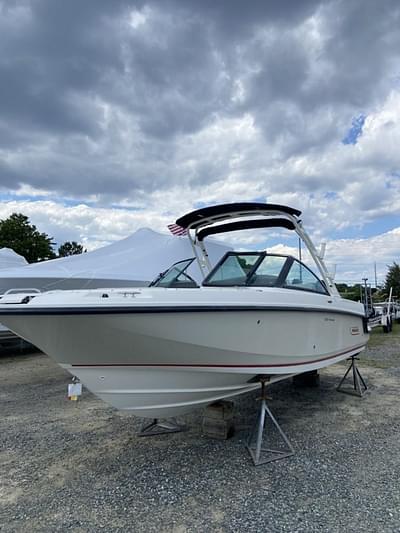 BOATZON | Boston Whaler 230 Vantage 2014