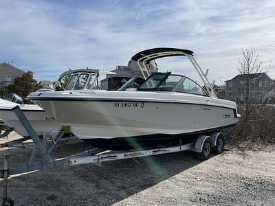 BOATZON | Boston Whaler 230 Vantage 2015