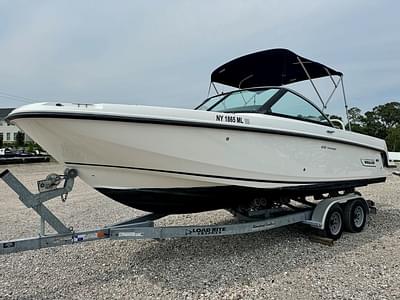 BOATZON | Boston Whaler 230 Vantage 2015