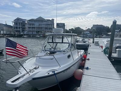 BOATZON | Boston Whaler 235 Conquest 2008