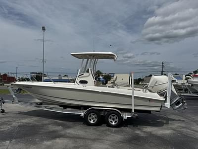 BOATZON | Boston Whaler 240 Dauntless 2020