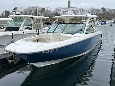 BOATZON | Boston Whaler 320 Vantage 2018