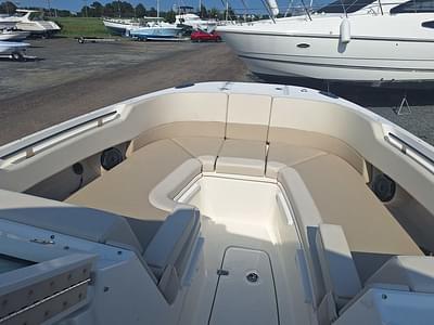 BOATZON | Boston Whaler 320 Vantage 2024