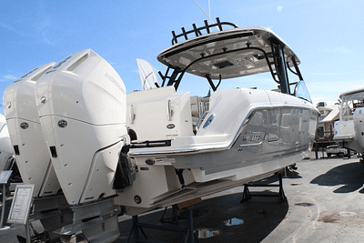 BOATZON | Boston Whaler 320 Vantage 2025