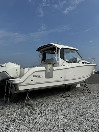 BOATZON | Boston Whaler 325 Conquest 2024