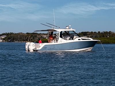 BOATZON | Boston Whaler 325 Conquest 2025