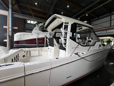 BOATZON | Boston Whaler 325 Conquest Pilothouse 2020