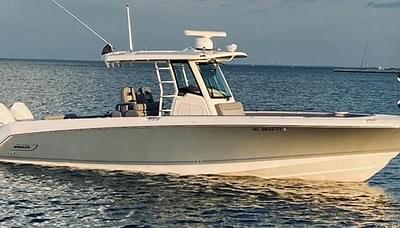 BOATZON | Boston Whaler 330 Outrage 2022