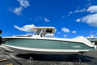 BOATZON | Boston Whaler 330 Outrage 2024