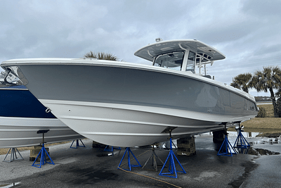 BOATZON | Boston Whaler 330 Outrage 2024