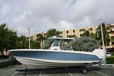 BOATZON | Boston Whaler 330 Outrage 2024