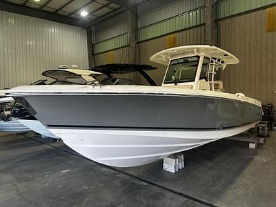 BOATZON | Boston Whaler 330 Outrage 2024