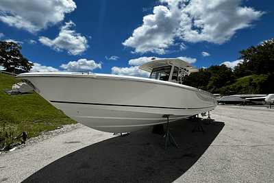 BOATZON | Boston Whaler 330 Outrage 2024