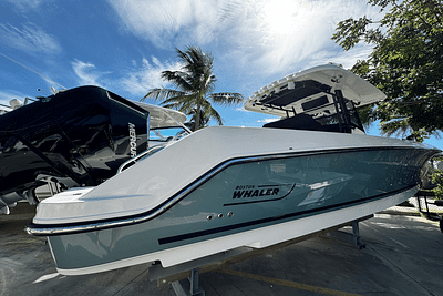 BOATZON | Boston Whaler 330 Outrage 2024