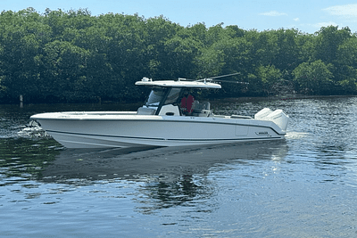 BOATZON | Boston Whaler 330 Outrage 2025