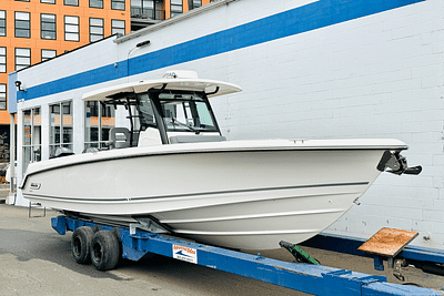 BOATZON | Boston Whaler 330 Outrage 2025