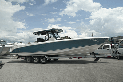 BOATZON | Boston Whaler 330 Outrage 2025