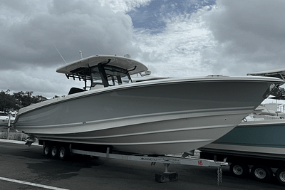 BOATZON | Boston Whaler 330 Outrage 2025