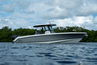 BOATZON | Boston Whaler 330 Outrage 2025