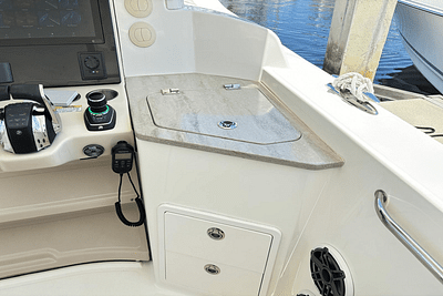 BOATZON | Boston Whaler 350 Realm 2019