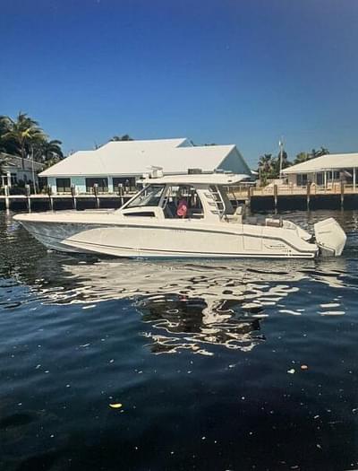 BOATZON | Boston Whaler 350 Realm 2020