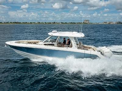 BOATZON | Boston Whaler 350 Realm 2021