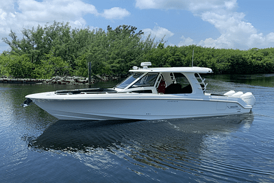 BOATZON | Boston Whaler 350 REALM 2022