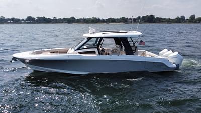 BOATZON | Boston Whaler 350 Realm 2022