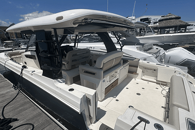 BOATZON | Boston Whaler 350 Realm 2023