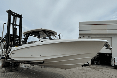 BOATZON | Boston Whaler 350 Realm 2023