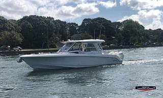 BOATZON | Boston Whaler 350 Realm 2024