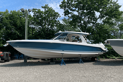 BOATZON | Boston Whaler 350 Realm 2024