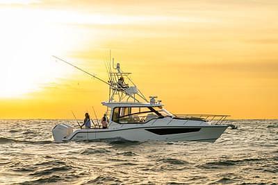 BOATZON | Boston Whaler 365 Conquest 2025