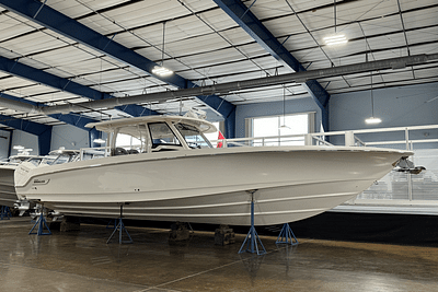 BOATZON | Boston Whaler 380 Outrage 2024